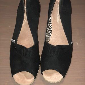 Toms open toe wedges black size 9